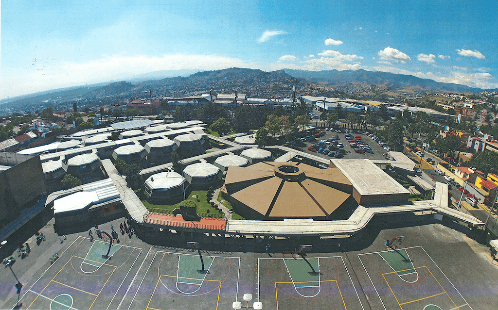 1982 apertura de la preparatoria vespertina del CCC.